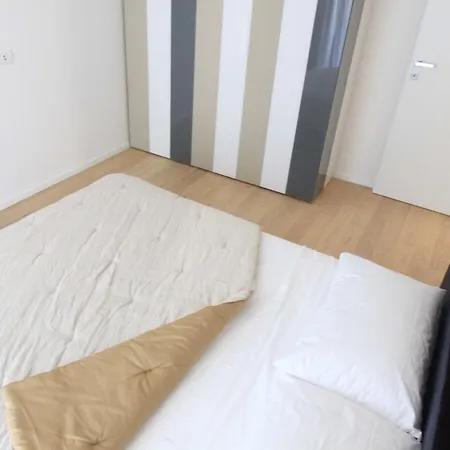 Aparthotel Shine *