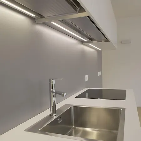 Shine Aparthotel *